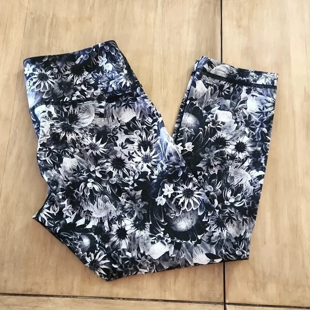 Lululemon Wunder Under Crop Leggings in Flowabunga - Picture 2 of 5